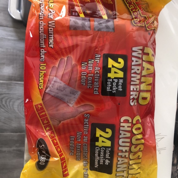 Package ..Ladies Ski Jacket,pants,socks,gloves,hot chiles base layers, goggles - Picture 14 of 15